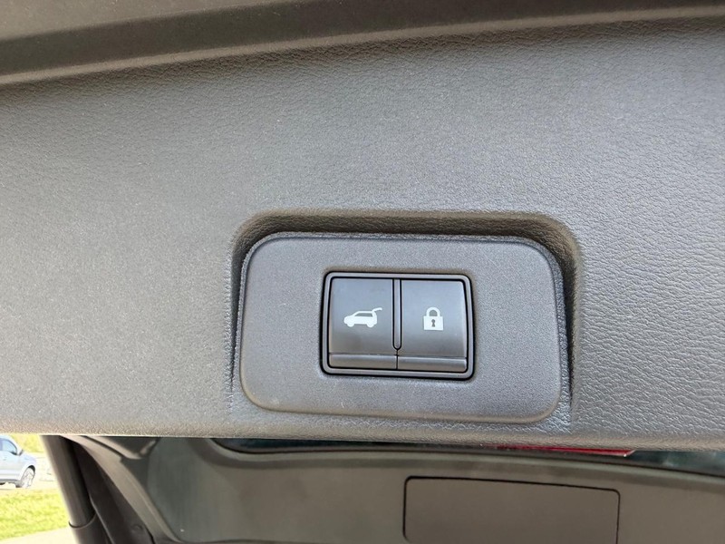 Nissan Rogue Vehicle Full-screen Gallery Image 5