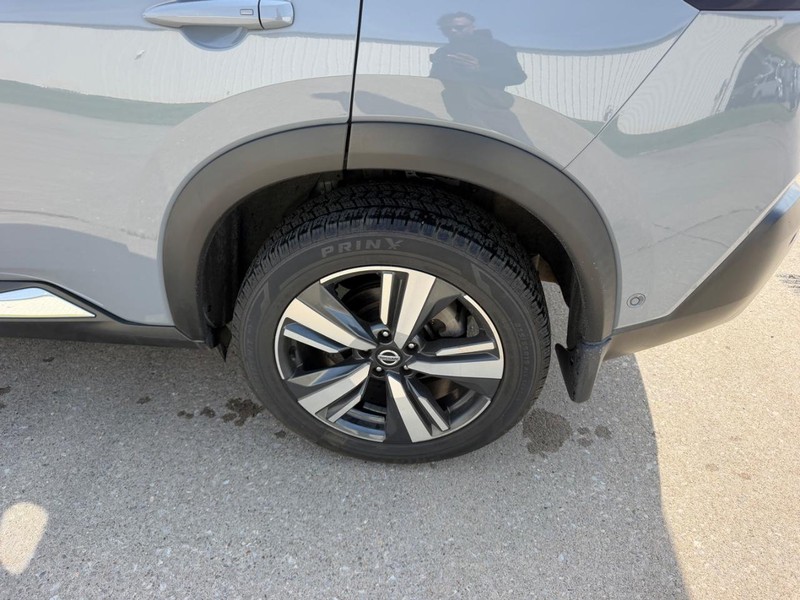 Nissan Rogue Vehicle Full-screen Gallery Image 6