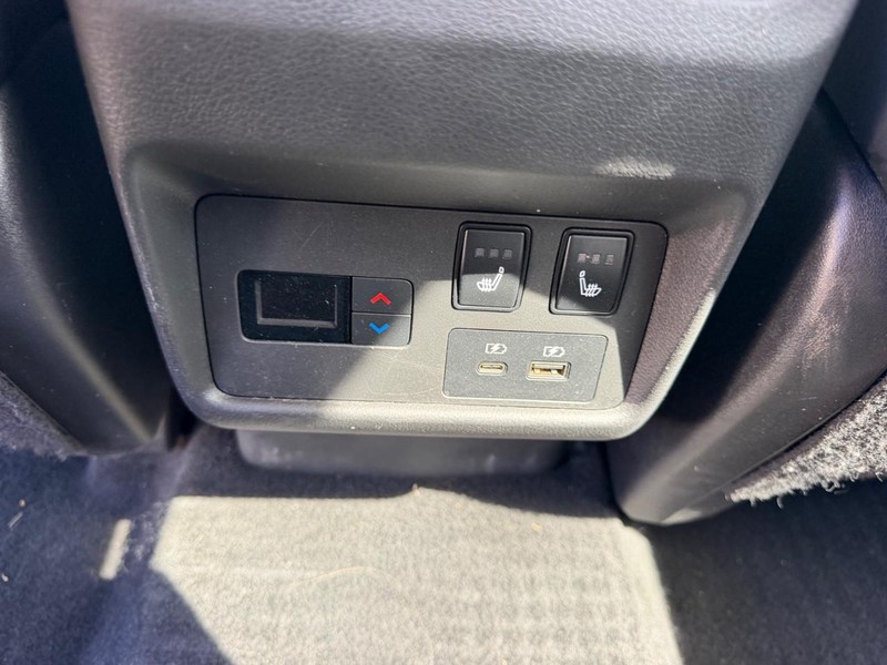 Nissan Rogue Vehicle Full-screen Gallery Image 9