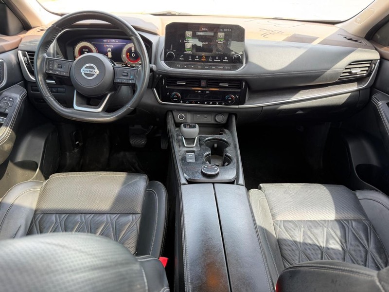 Nissan Rogue Vehicle Full-screen Gallery Image 10