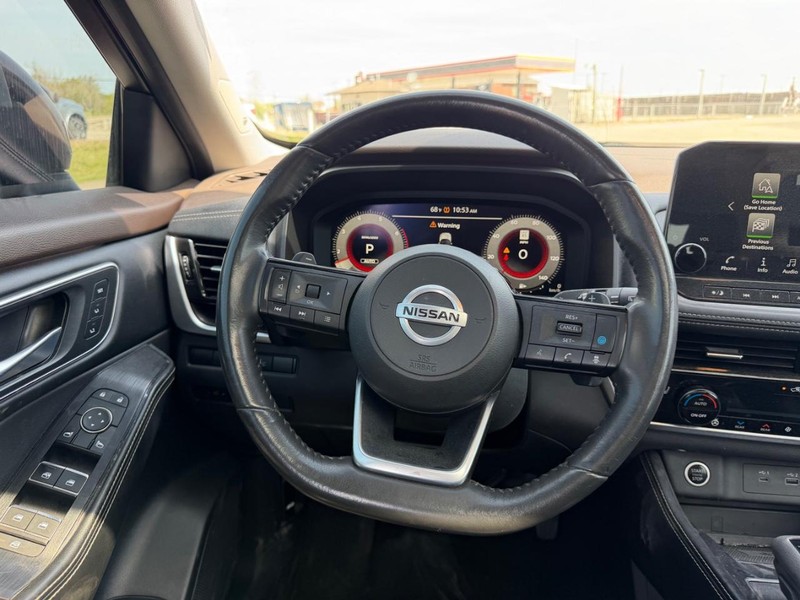 Nissan Rogue Vehicle Full-screen Gallery Image 11