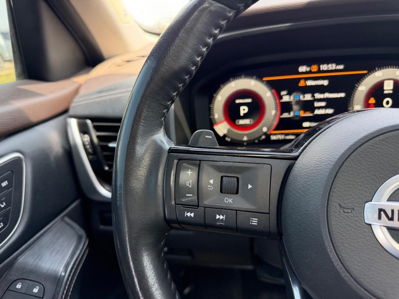 Nissan Rogue Vehicle Full-screen Gallery Image 12