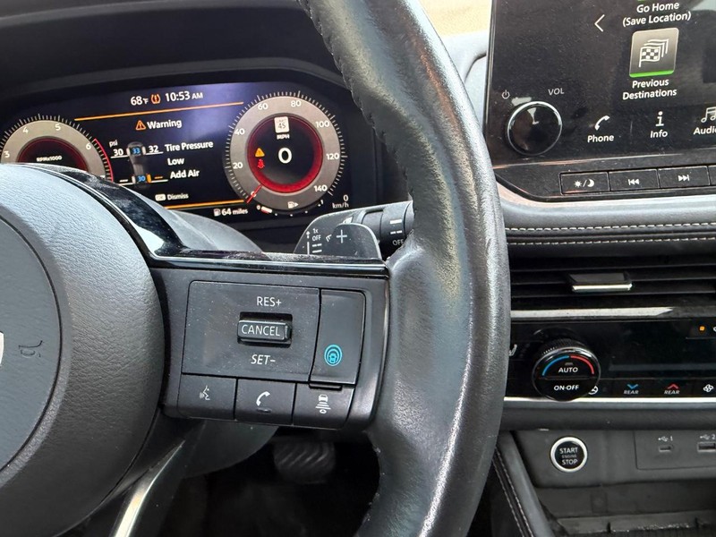 Nissan Rogue Vehicle Full-screen Gallery Image 13