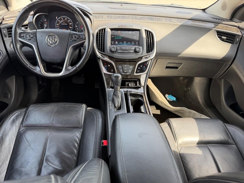 Buick LaCrosse Vehicle Full-screen Gallery Image 7