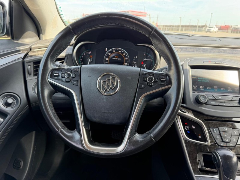 Buick LaCrosse Vehicle Full-screen Gallery Image 8