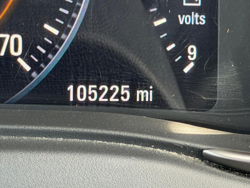 Buick LaCrosse Vehicle Full-screen Gallery Image 17