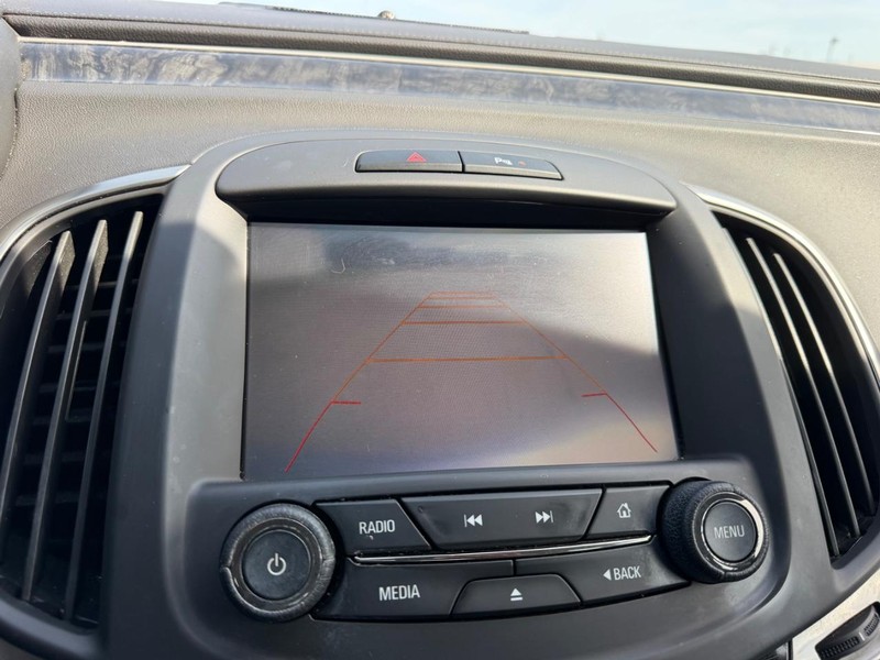 Buick LaCrosse Vehicle Full-screen Gallery Image 18