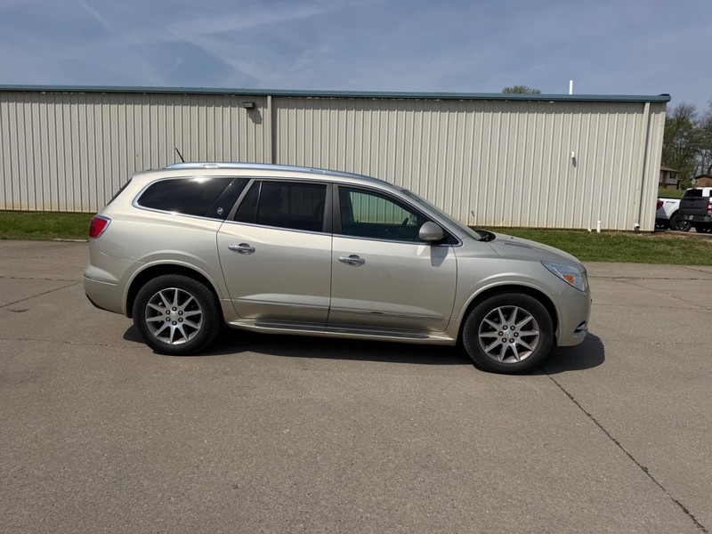 Buick Enclave Vehicle Full-screen Gallery Image 2