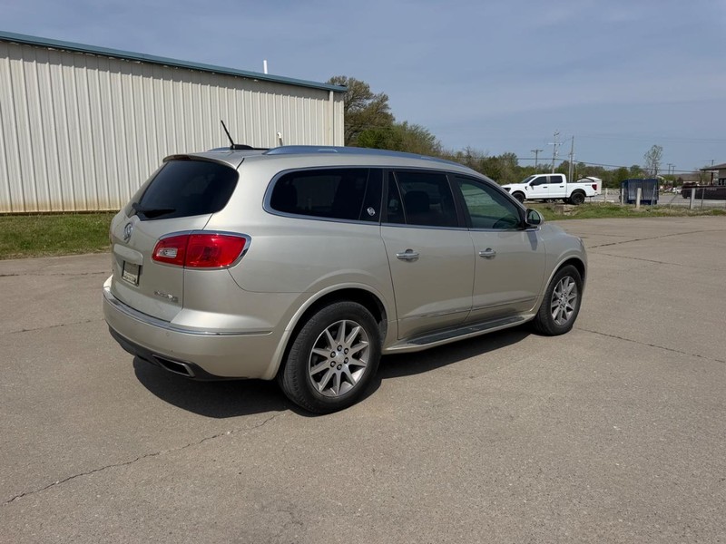 Buick Enclave Vehicle Full-screen Gallery Image 3