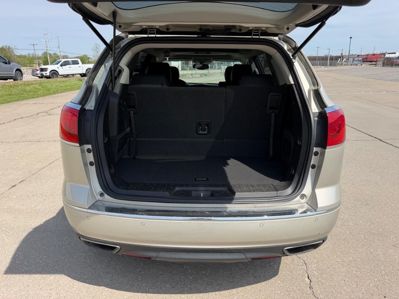 Buick Enclave Vehicle Full-screen Gallery Image 5