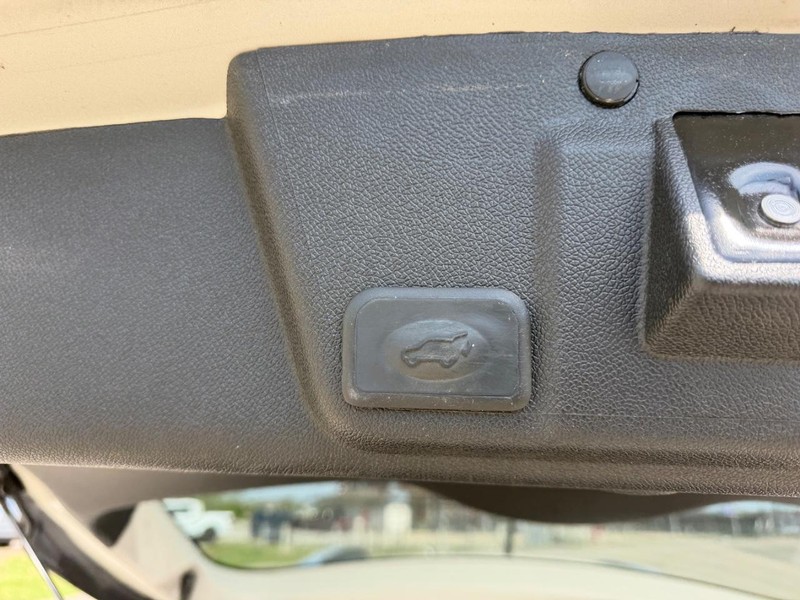 Buick Enclave Vehicle Full-screen Gallery Image 6