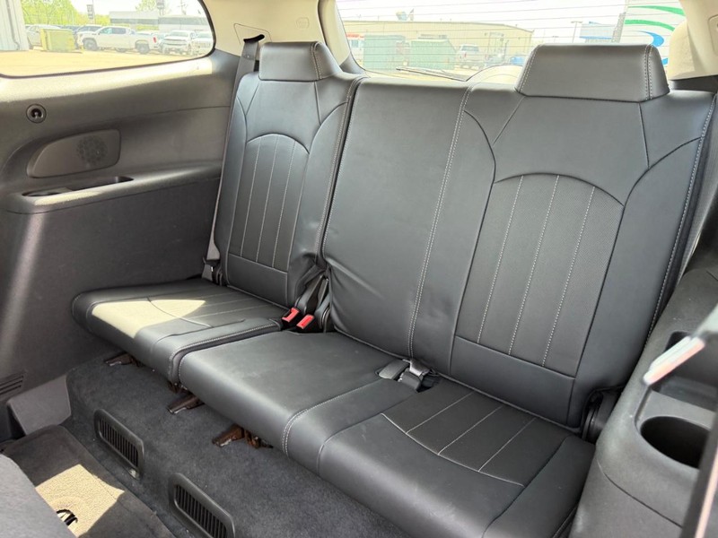 Buick Enclave Vehicle Full-screen Gallery Image 8