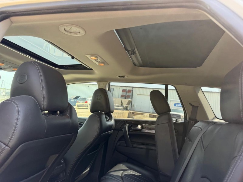 Buick Enclave Vehicle Full-screen Gallery Image 10