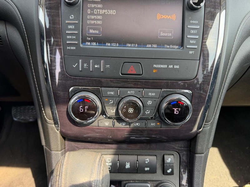 Buick Enclave Vehicle Full-screen Gallery Image 17