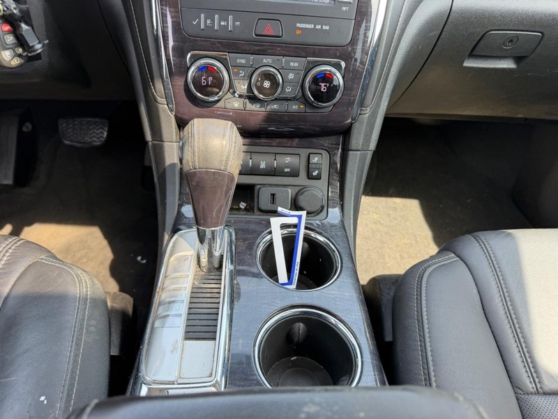 Buick Enclave Vehicle Full-screen Gallery Image 18