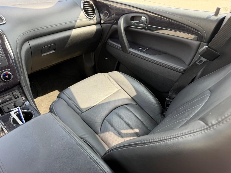 Buick Enclave Vehicle Full-screen Gallery Image 19