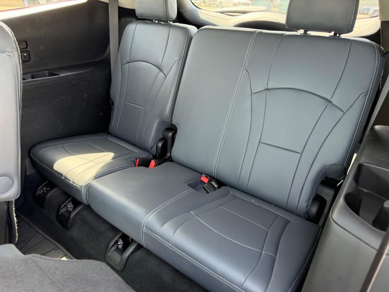 Buick Enclave Vehicle Full-screen Gallery Image 8