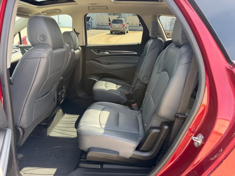 Buick Enclave Vehicle Full-screen Gallery Image 9