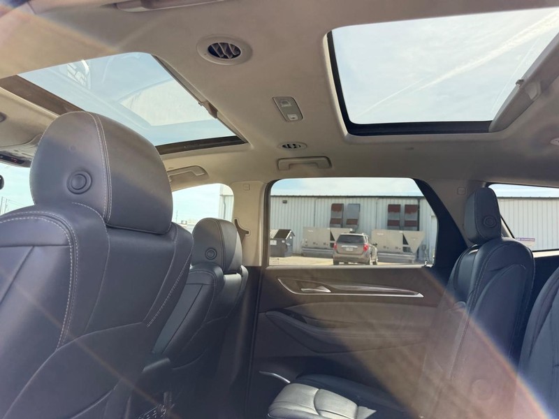 Buick Enclave Vehicle Full-screen Gallery Image 10