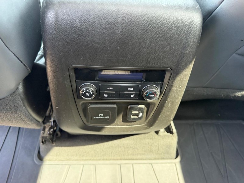 Buick Enclave Vehicle Full-screen Gallery Image 11