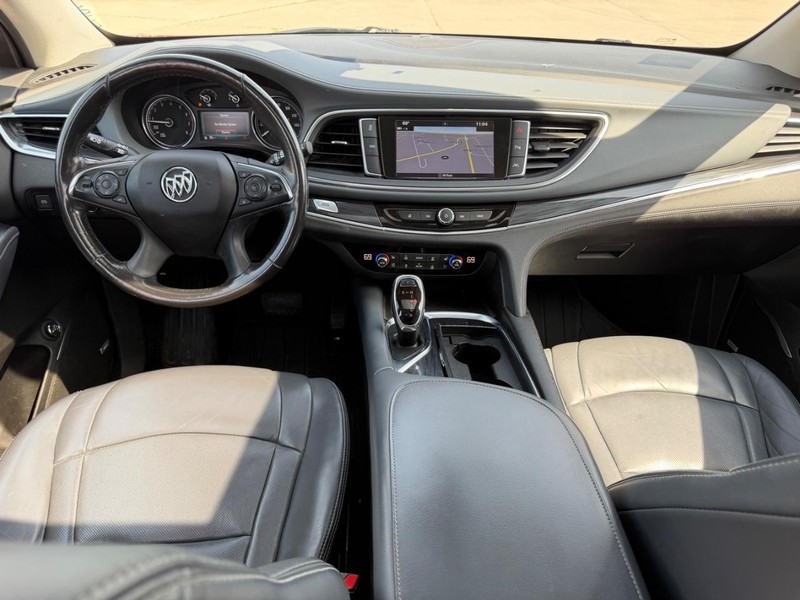 Buick Enclave Vehicle Full-screen Gallery Image 12