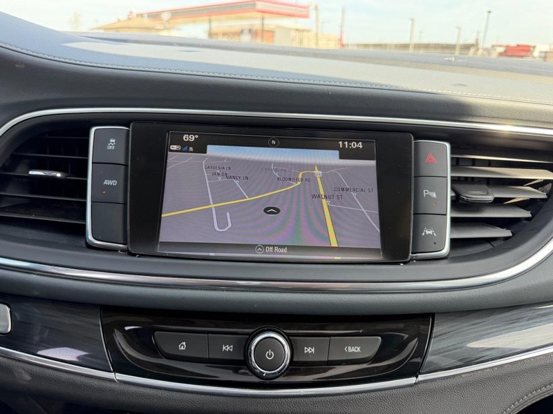 Buick Enclave Vehicle Full-screen Gallery Image 16