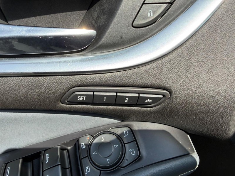 Buick Enclave Vehicle Full-screen Gallery Image 21