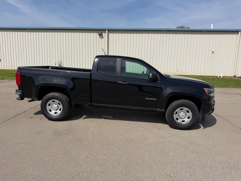 Chevrolet Colorado Vehicle Full-screen Gallery Image 2