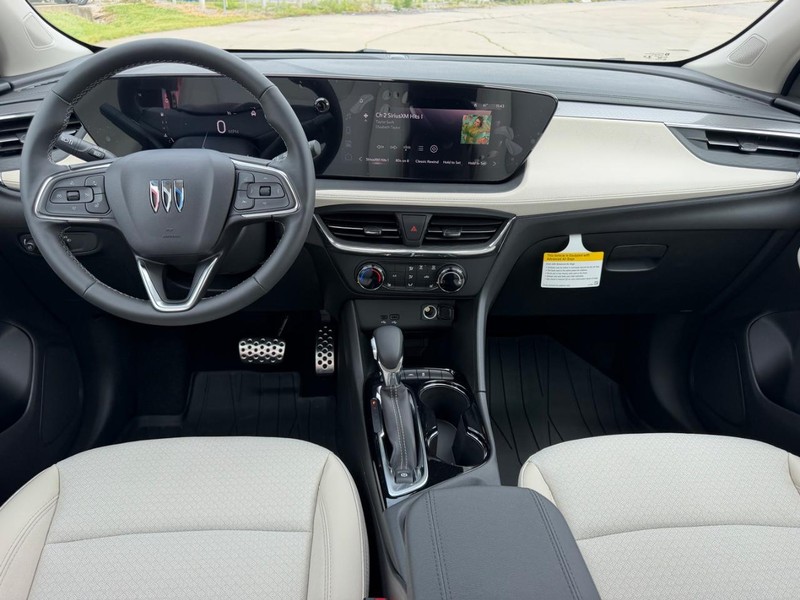 Buick Encore GX Vehicle Full-screen Gallery Image 8