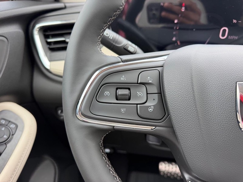 Buick Encore GX Vehicle Full-screen Gallery Image 10