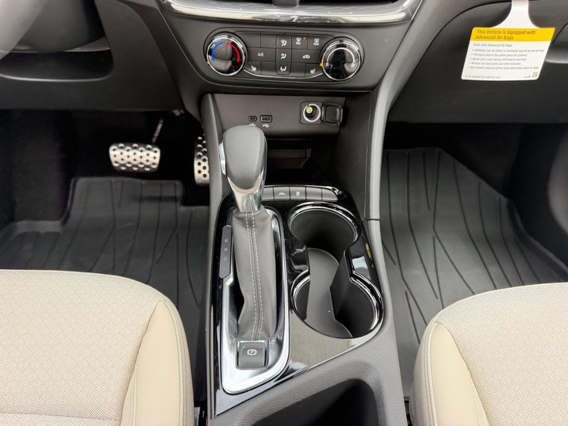 Buick Encore GX Vehicle Full-screen Gallery Image 14