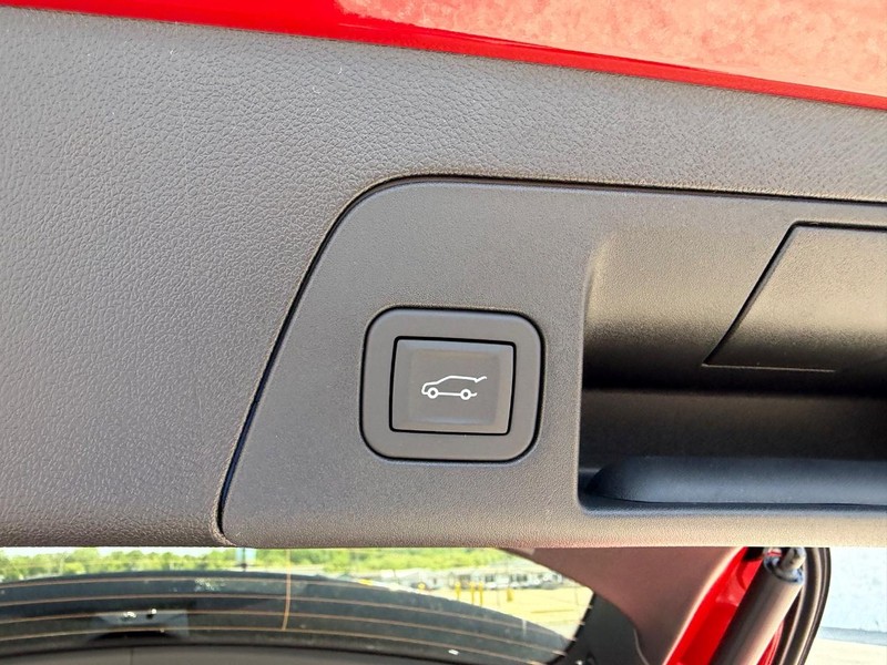 Buick Envision Vehicle Full-screen Gallery Image 6