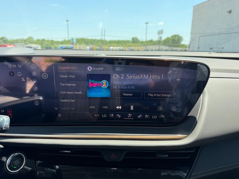 Buick Envision Vehicle Full-screen Gallery Image 15