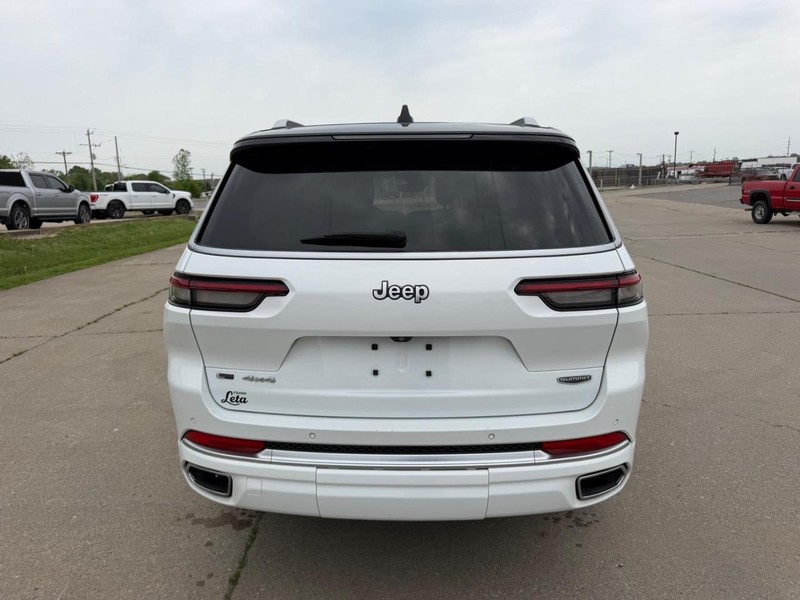 Jeep Grand Cherokee L Vehicle Full-screen Gallery Image 4