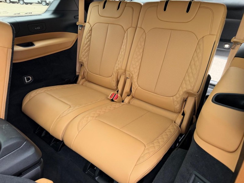 Jeep Grand Cherokee L Vehicle Full-screen Gallery Image 8