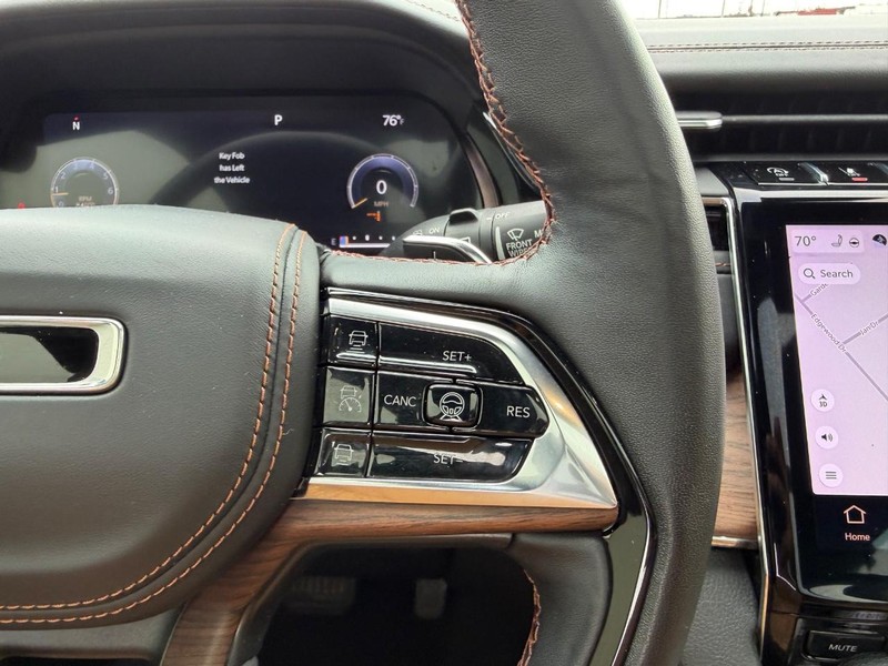 Jeep Grand Cherokee L Vehicle Full-screen Gallery Image 15