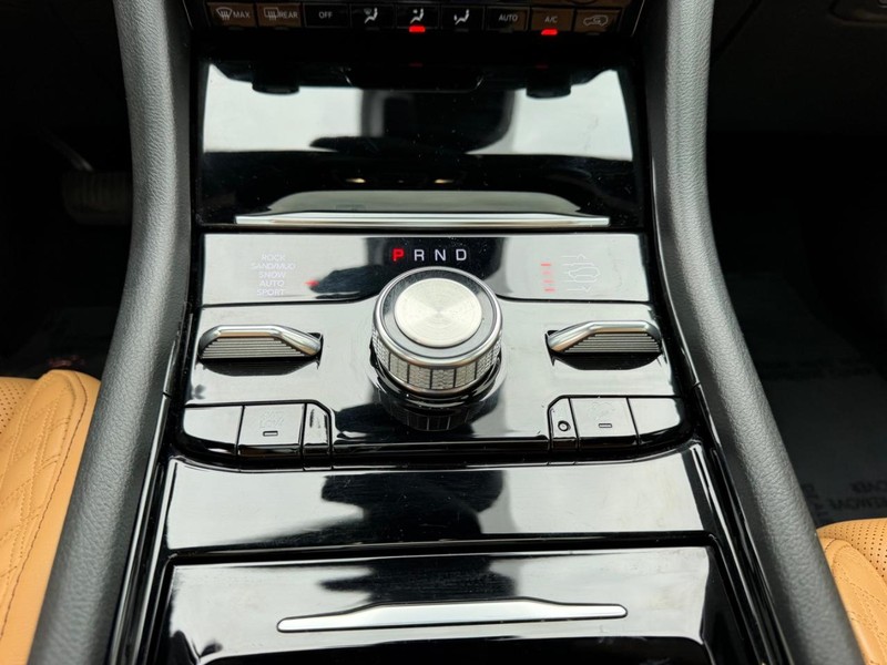 Jeep Grand Cherokee L Vehicle Full-screen Gallery Image 18