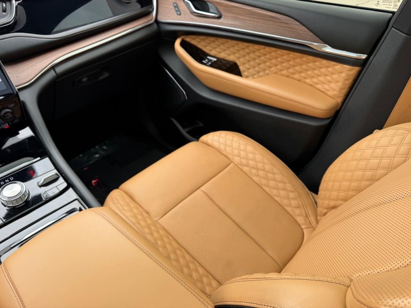 Jeep Grand Cherokee L Vehicle Full-screen Gallery Image 19