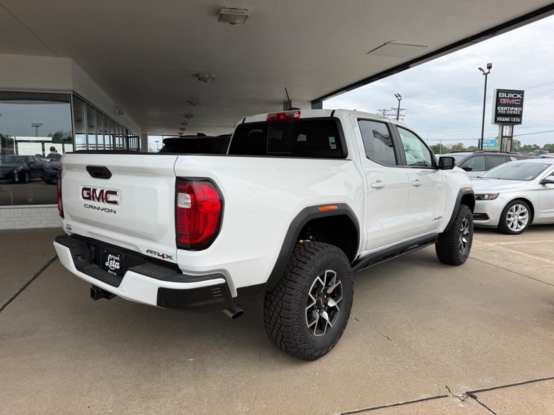 GMC Canyon Vehicle Full-screen Gallery Image 2