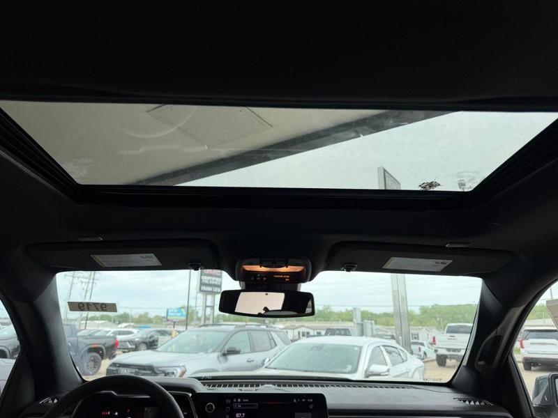 GMC Canyon Vehicle Full-screen Gallery Image 7