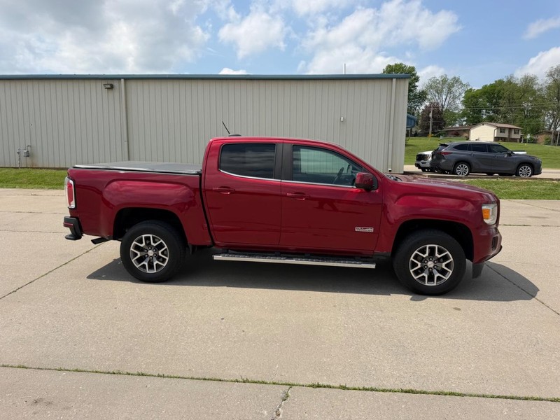 GMC Canyon Vehicle Full-screen Gallery Image 2