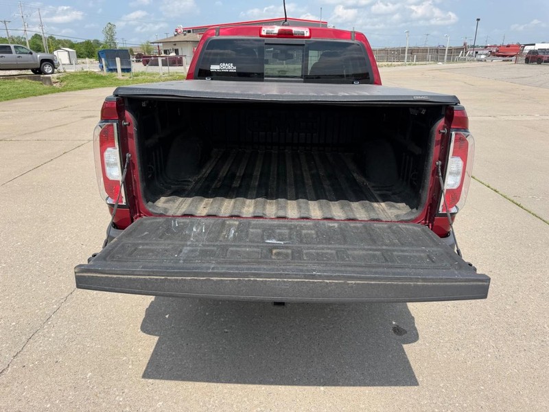GMC Canyon Vehicle Full-screen Gallery Image 5