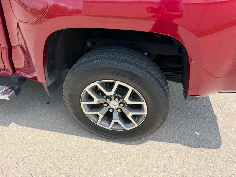 GMC Canyon Vehicle Full-screen Gallery Image 6