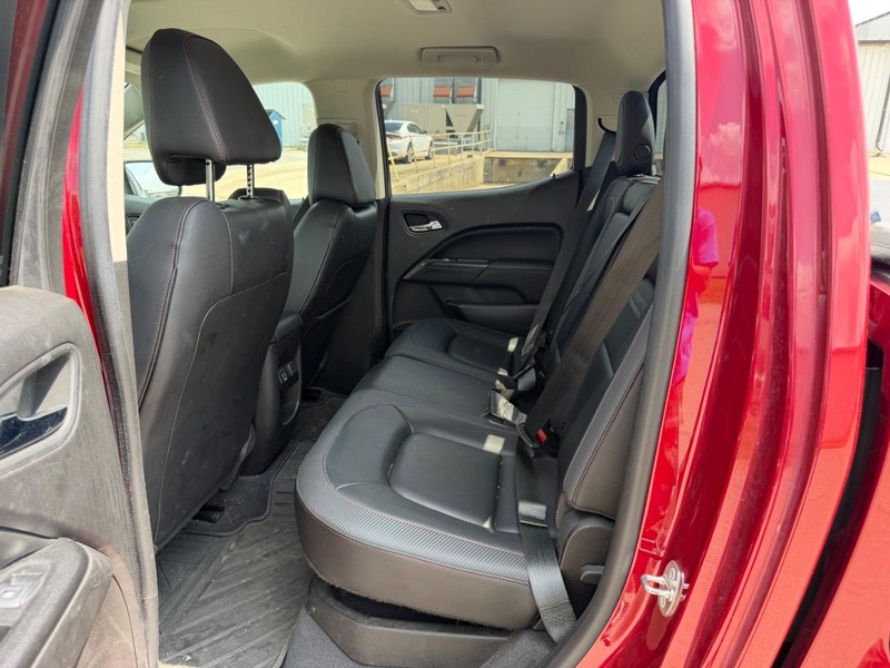 GMC Canyon Vehicle Full-screen Gallery Image 7