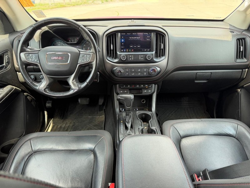 GMC Canyon Vehicle Full-screen Gallery Image 8
