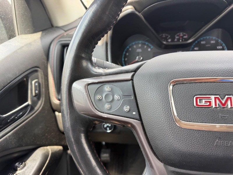 GMC Canyon Vehicle Full-screen Gallery Image 10