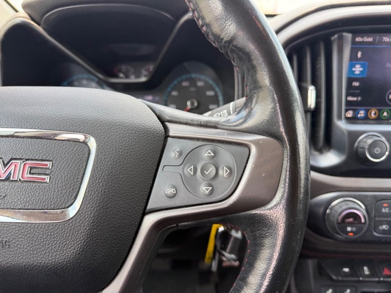 GMC Canyon Vehicle Full-screen Gallery Image 11