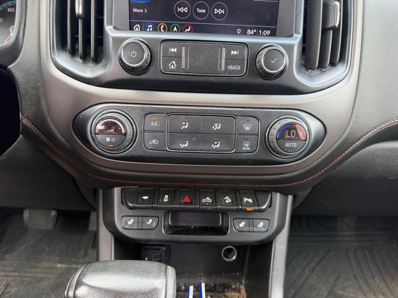 GMC Canyon Vehicle Full-screen Gallery Image 13