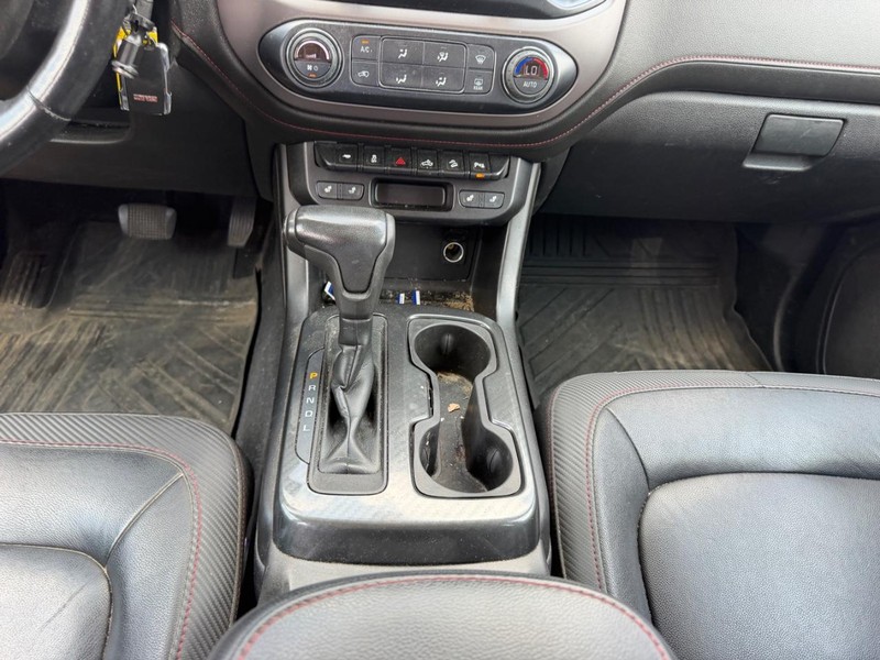 GMC Canyon Vehicle Full-screen Gallery Image 14