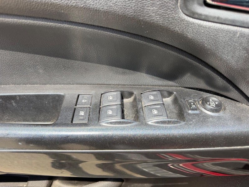 GMC Canyon Vehicle Full-screen Gallery Image 16